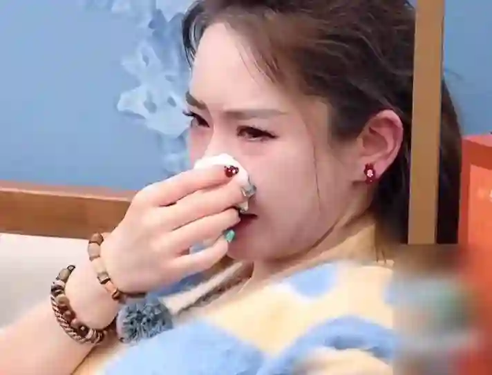 素颜对比，戚薇胡静差距大，原来胡静用猪油涂脸的原因