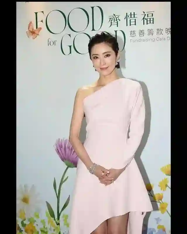 TVB前女星张玉珊与向华胜侄子合照，身家超3亿，深受向家人尊重