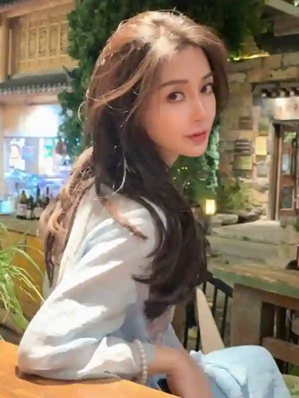 今非昔比！杨颖近照曝光，身材走样，小肚腩惹关注