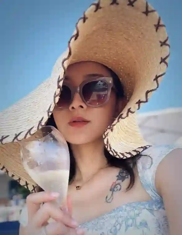 陈赫也没料到吧？离婚11年他的前妻成“民宿女王”，现已财富自由