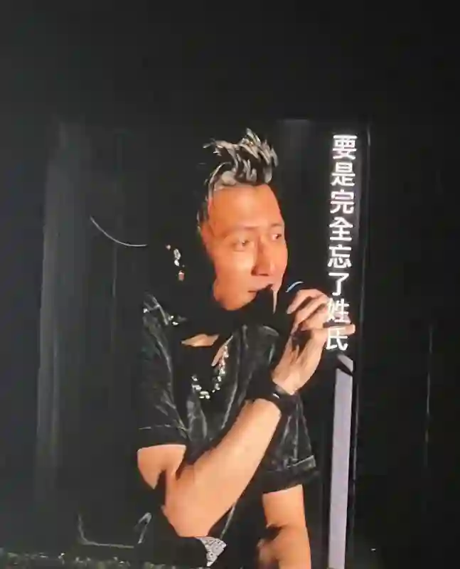 56岁王菲素颜近照被曝光后，大家才终于明白，谢霆锋眼光有多好
