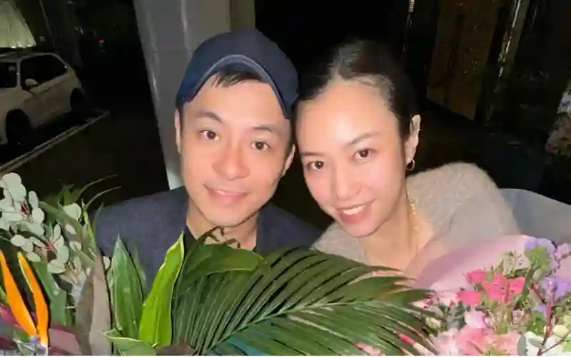 霍启刚弟弟在曼谷大婚！嫂子郭晶晶忙前忙后，妯娌相处好全家开心