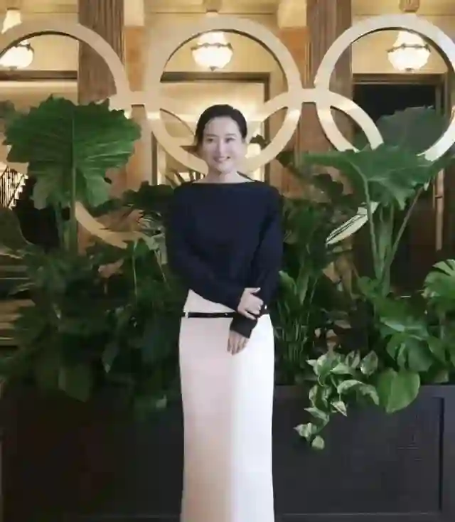 贾玲近照曝光引热议：她健康身材秒杀“瘦身期”，自然美才是高级脸