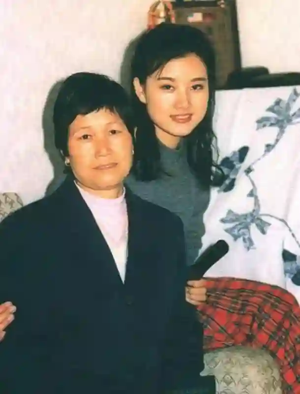 没想到，“销声匿迹”11年，与丈夫相约丁克的宋祖英已成人生赢家