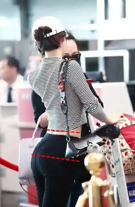 34岁汪峰女友森林北桂林美照惊艳，大长腿“柯基臀”引热议，未来或将低调完婚？