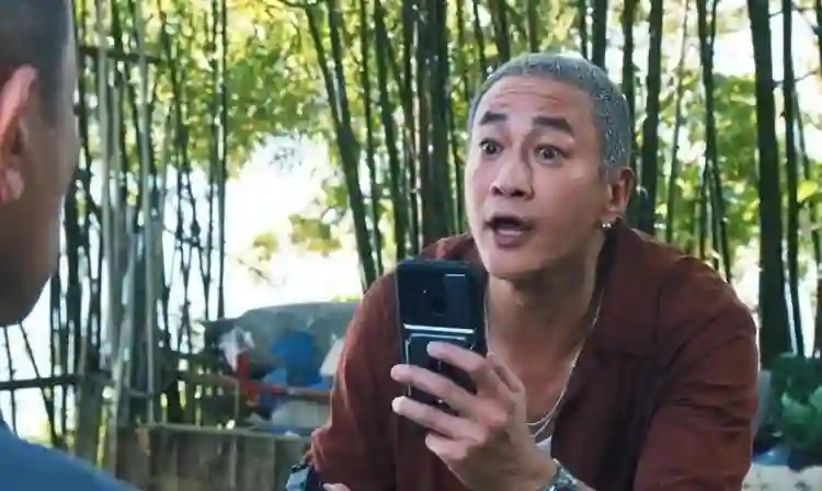 全程呲牙咧嘴，台词含糊不清，连影帝任达华都带不动这个拖油瓶！