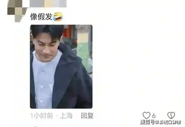 51岁刘恺威现身江苏，少年感十足，有网友质疑其戴假发纹眉毛