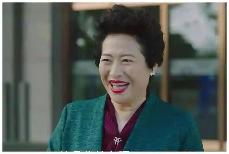 演员许娣：长相端庄秀丽，与丈夫恩爱43载，儿子儿媳都是圈内人