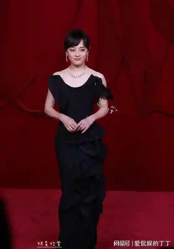 上海芭莎生图太真实，林志玲皮包骨，宋佳嫩了，被压轴的杨幂抢镜