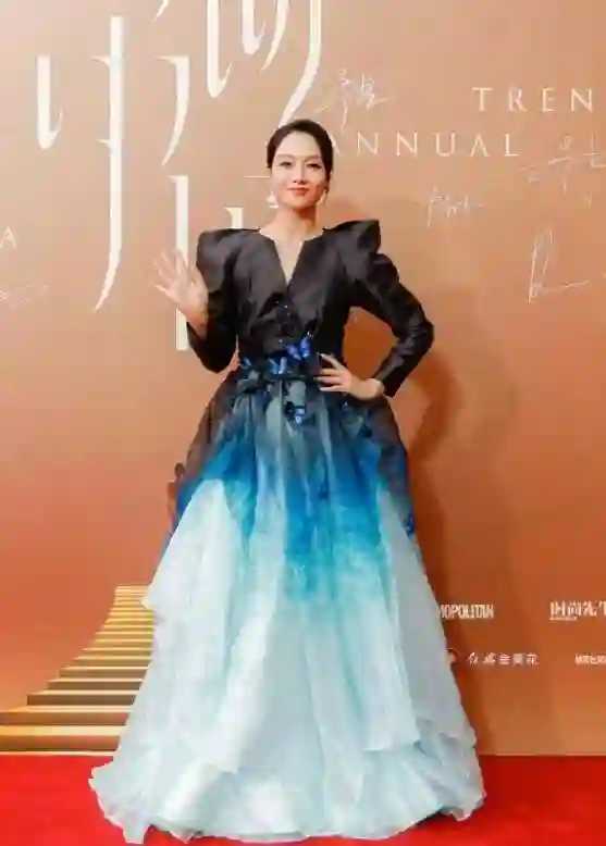 红毯惊喜不断！王子文摔倒、赵露思回归，袁姗姗变脸认不出
