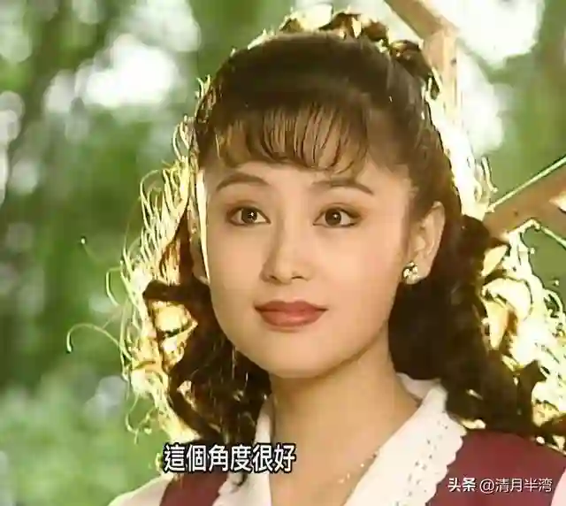 陈红脸平泪沟深算顶级美女吗？看她和周海媚、章子怡合照自有分晓