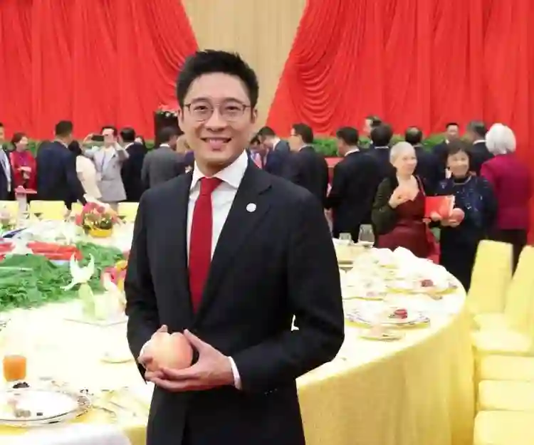 考古章子怡霍启山：看似天生一对，如今才知他俩根本不是一路人