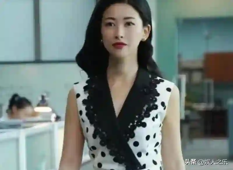 别再说刘亦菲“瘪臀”，这6位女星身材才是风情万种，完美曲线引人惊艳