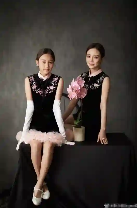 李小璐被曝二胎生子，与贾乃亮早成过去式，甜馨成负面消息接盘侠