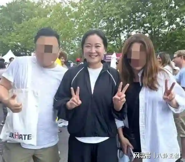 白减100斤!贾玲宋丹丹北京聚餐,虎背熊腰不敢认,复胖了背好宽好厚