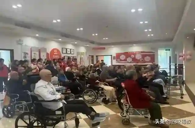 前进！让那些银发老人们，来保卫电影院吧