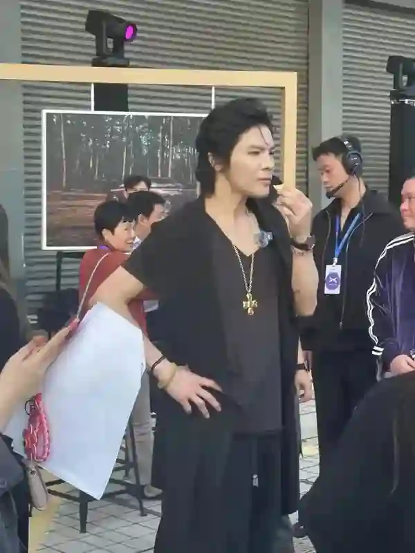 向佐似乎整容失败，根本没眼看，郭碧婷血亏，这根本不是钱的事!