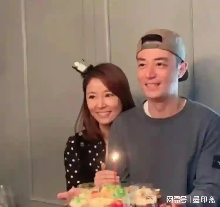林心如许玮甯参加聚会，霍建华邱泽融入老婆圈子，阵容豪华太养眼