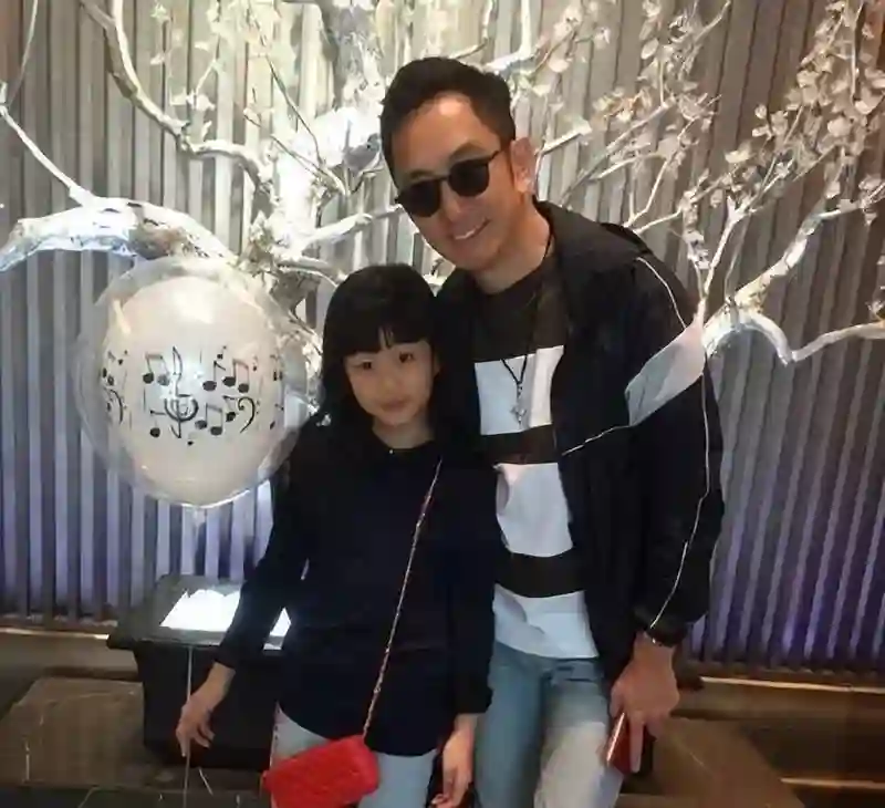 绝世好男人吴启华：每月给离婚妻子20万，还带前妻、前岳母去旅游