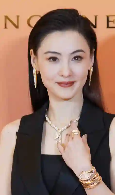 张柏芝这逆天颜值！身为几个娃的妈，却年轻得宛如未婚俏佳人