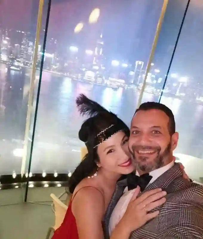 郑佩佩女儿近况曝光：和妈妈超像，在美国当老师，混血儿子很可爱