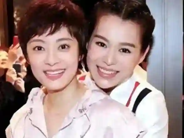 面相变了！细看胡杏儿和孙俪的人生，才懂俩人的