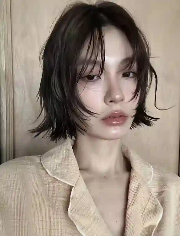 剪短还不够，赵丽颖的翘翘头“卷”得有点灵