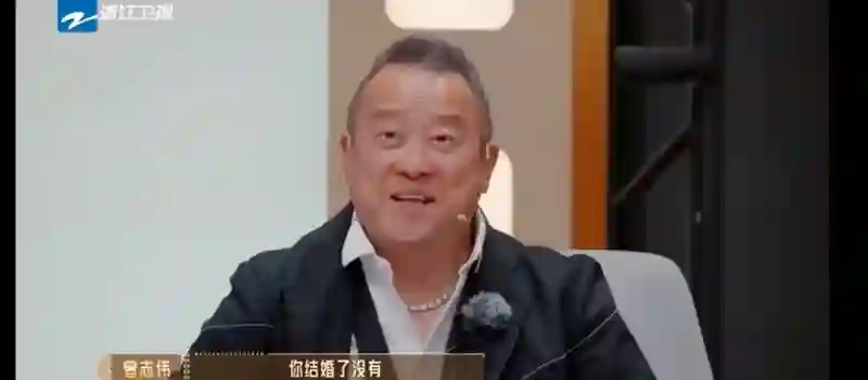 疑似王鸥女儿首曝光，传与何九华复合低调登记，男方年初曾声称没结婚