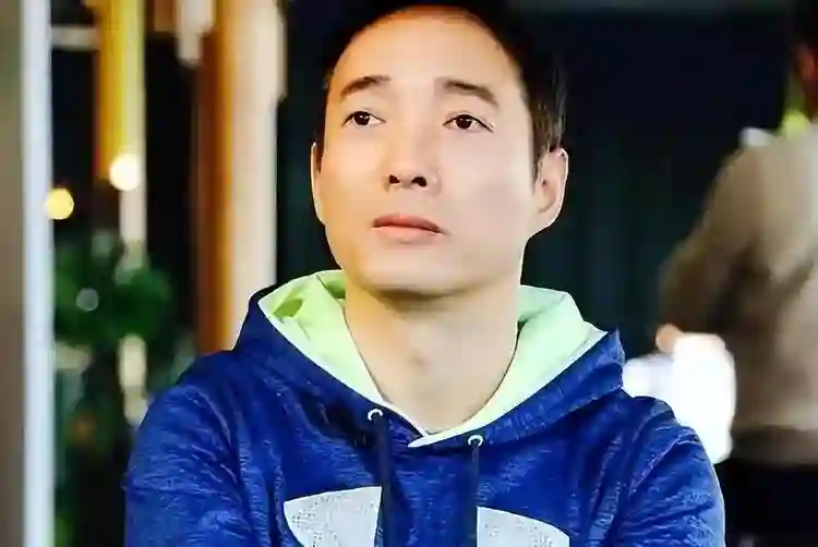 曾黎机场落泪！曾靠美貌“征服”众人,如今为何上演“苦肉计”