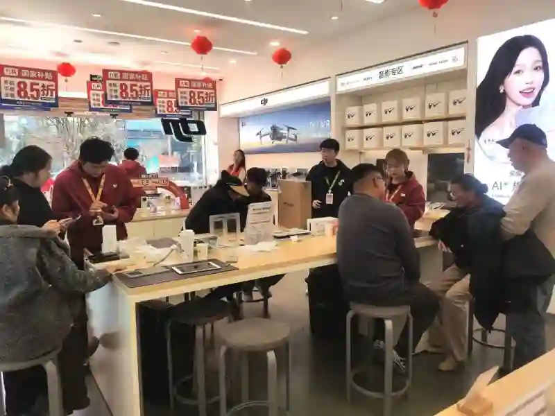 县城手机店，消失于街头