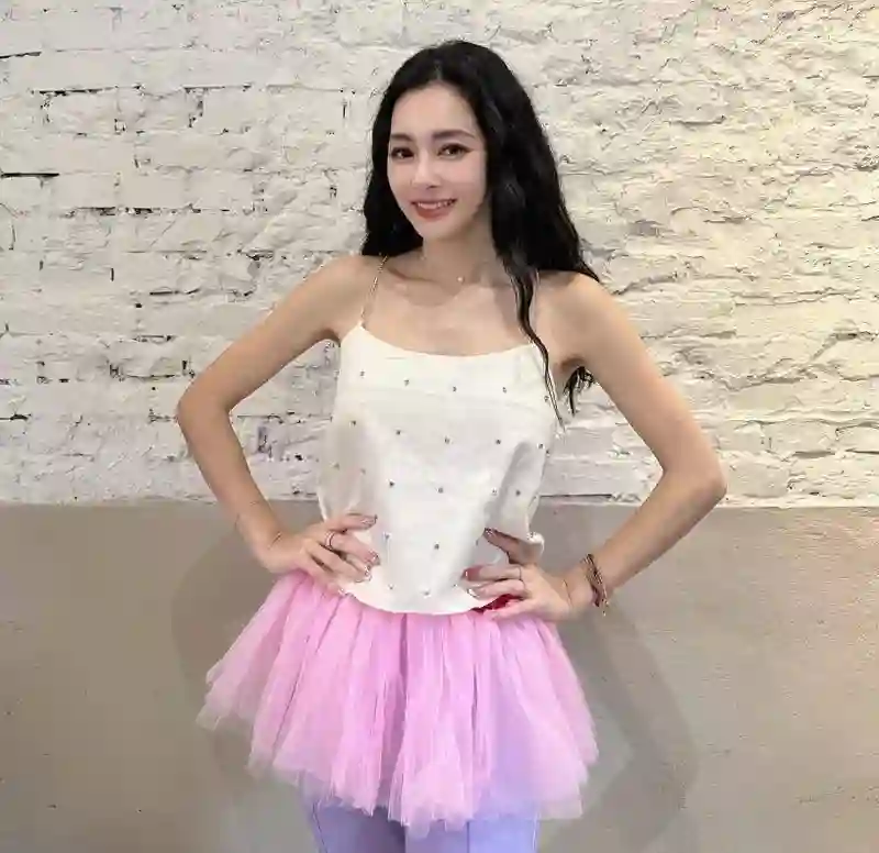 背假包、嫁王思聪家司机，42岁女星成圈内笑话，合作方损失300万