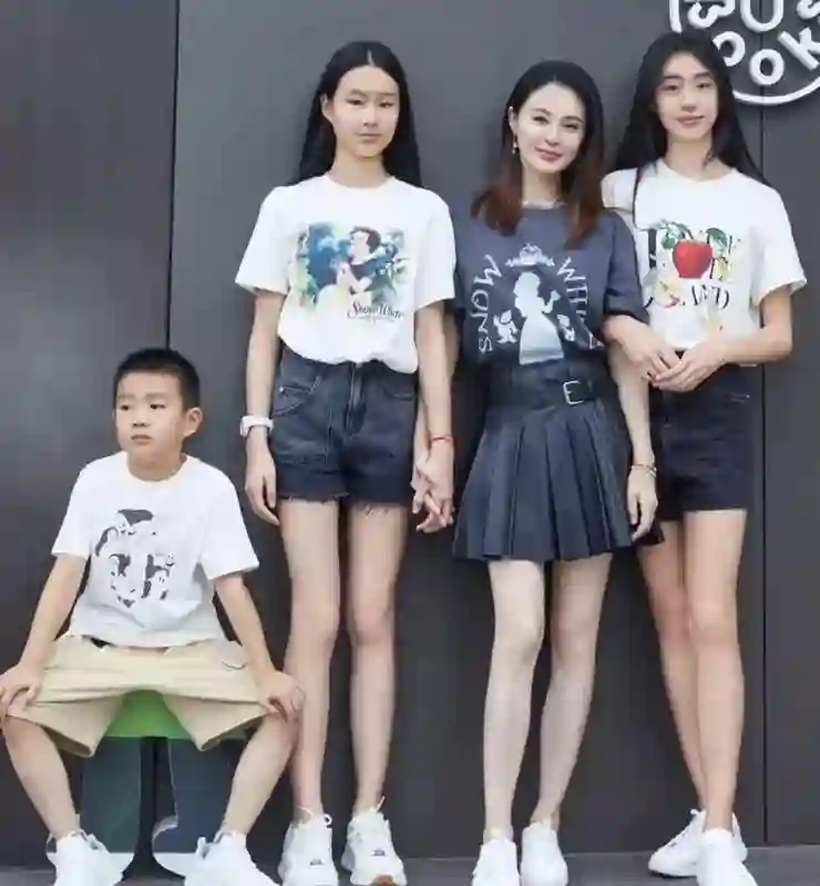佟大为带17岁女儿拍戏，俩女儿拜师刘天池，长相随妈，个高比例好