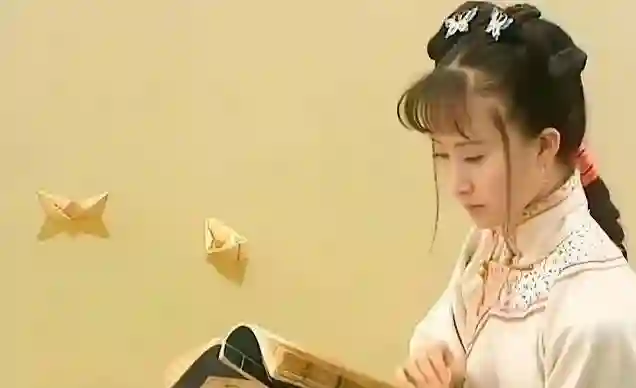 舒畅7年无戏可拍，转拍短剧遭网友骂！网友怒斥：真丢人，难道不能体面退休？