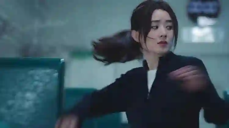 37岁的赵丽颖还在吃少女这碗饭，是后继无人，还是想在舒适圈躺平