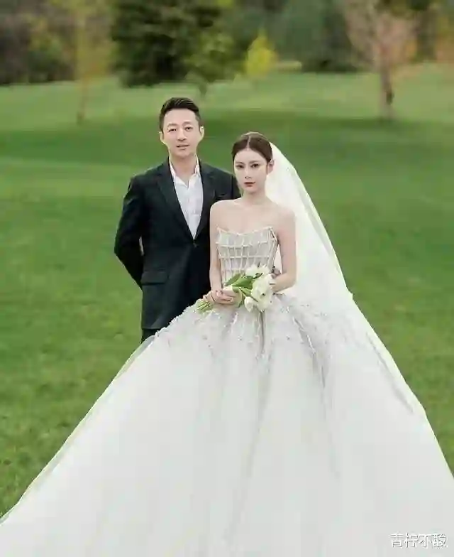 汪小菲夫妇婚礼曝光，排场问题引争议，婚纱照甜美动人