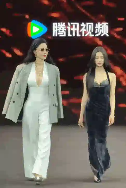 上海这天，张嘉益沧桑，热巴嫩态十足，秦海璐似大妈，张萌穿搭太敢