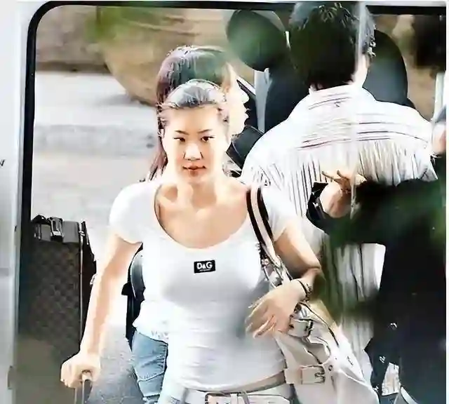 和谢贤相处12年，用青春换来2000万，如今32岁的她，过的怎么样？