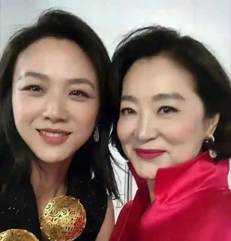 林青霞和10位女星的25张合照，看完了，才明白绝色与漂亮的差异