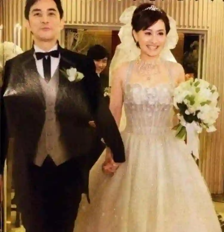 陈德容年过半百却跑去昆仑过生日，姐妹一起庆贺是真心？还是敷衍？