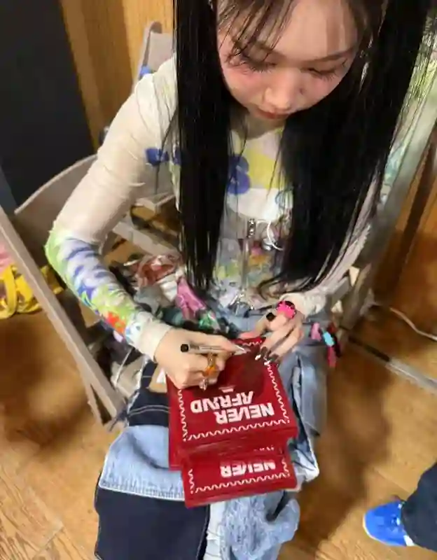小沈阳女儿沈佳润发文回应出道事宜，此前因专辑销量遇冷引发热议