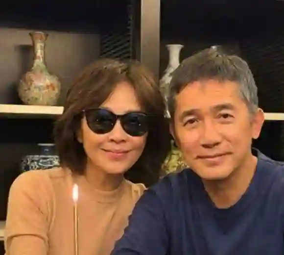 事实证明，与刘嘉玲中日分居的丁克一族梁朝伟，已走上另一条大道