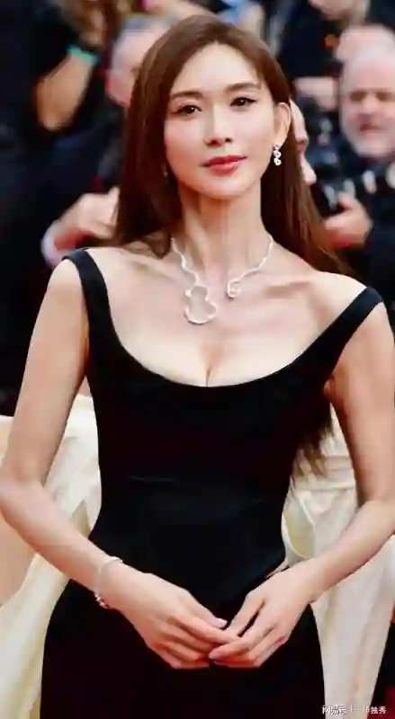 主妇林志玲，婚后变化大，重返演艺圈积极应对七年之痒