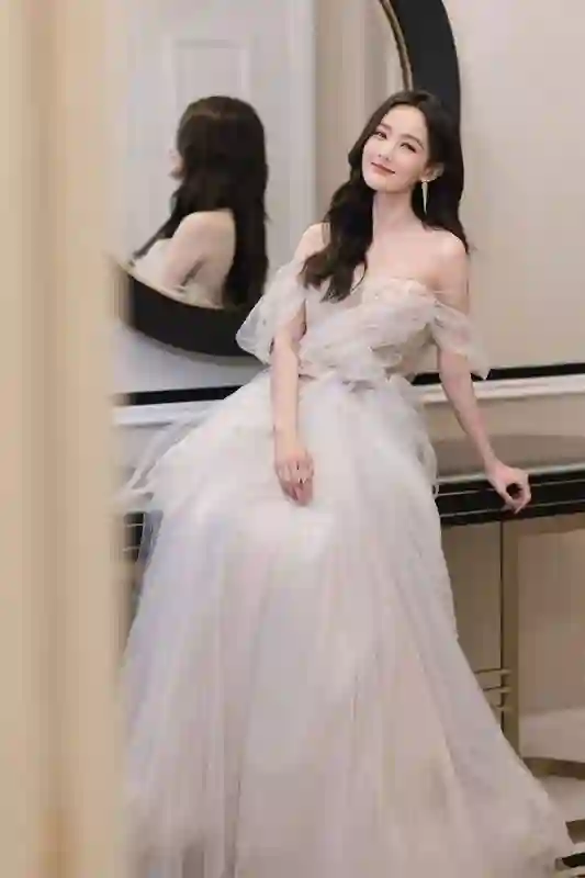 李一桐最迷人的8张照片，你有几张见过？