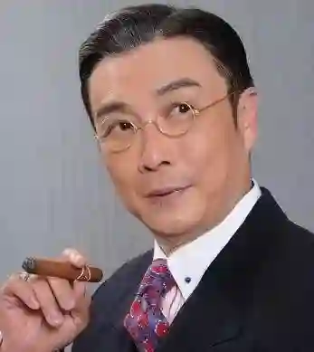 60岁港星刘松仁与23岁泰国空姐的真爱传奇：不惧变性传闻，30年恩爱如初