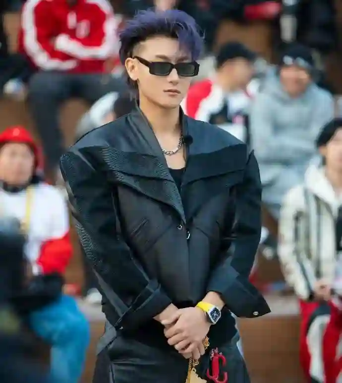 黄子韬大放厥词！嘲讽网友努力十辈子不如他一块表，网友要求封杀