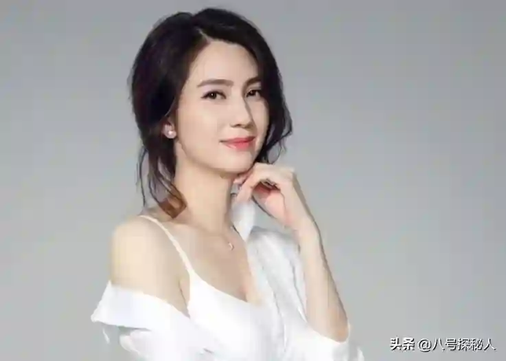 被大佬捧上位，与富商闪婚闪离，未婚生子遭抛弃的她，后来怎样？