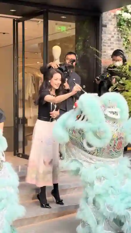 舒淇越来越有韵味了！49岁生图状态惊艳，年近半百仍似少女