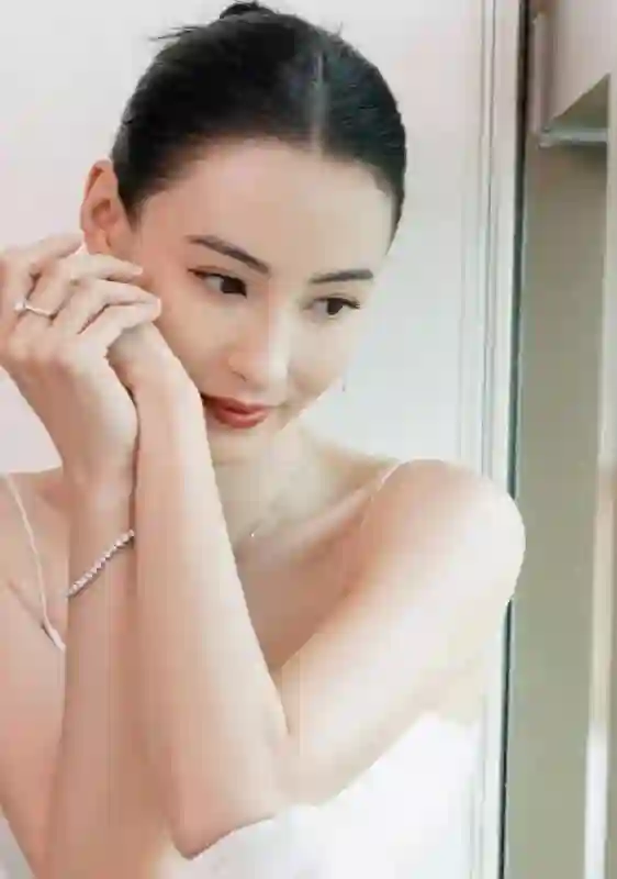 张柏芝首次承认，伤她最深不是陈冠希，是让她3年怀孕5次的男人