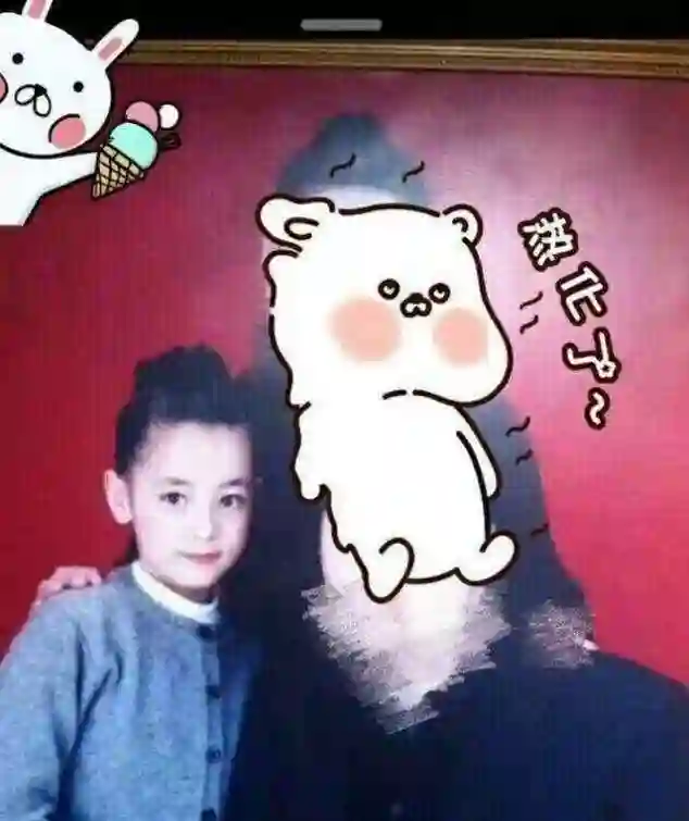 迪丽热巴小时候照片！长成这样，网友：有没有ZHeng一目了然
