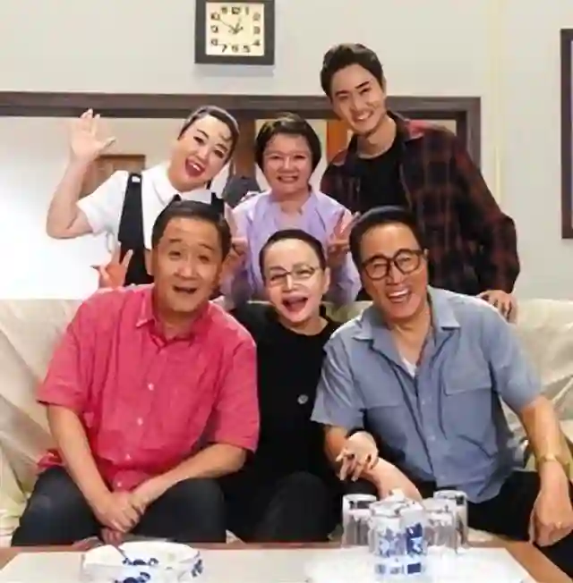 65岁宋丹丹现状：3段婚姻4个男人，面容憔悴，和那英在北京逛商场